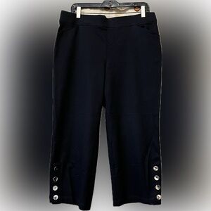 Chico’s Travelers rayon blend Pullon black button detail cropped pants 2 R 12 L